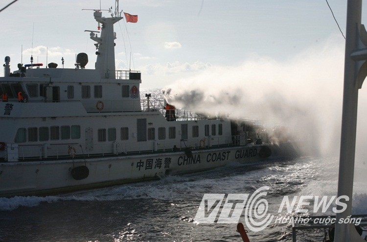 我军配合海警执法:疑似轰六飞豹170舰现身南海