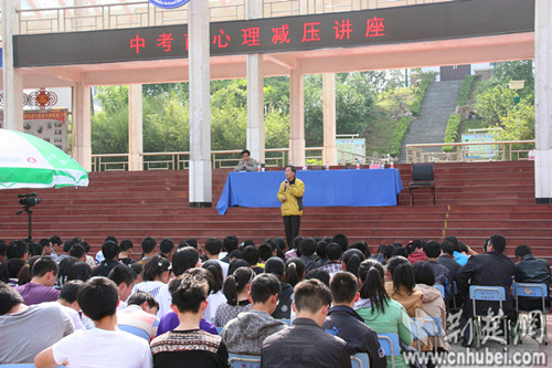 记者获悉湖北省精神文明建设研究会近日分别在鄂州市吴都中学和黄石市