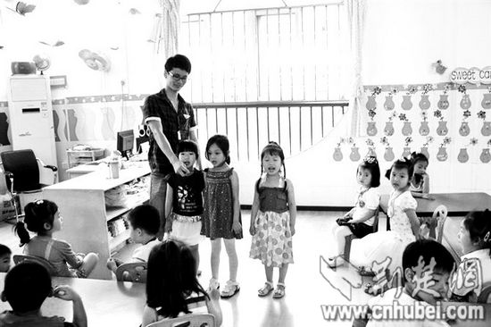 武汉在岗男幼师仅十余人 4家幼儿园同租一个男