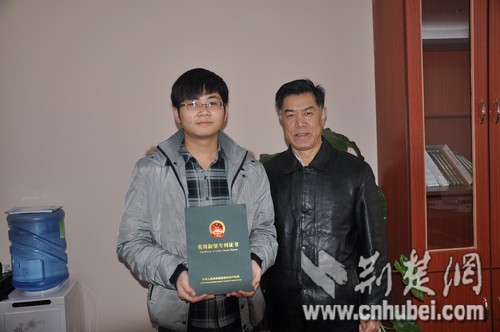武昌职业学院两名学生获得两项国家专利-荆楚