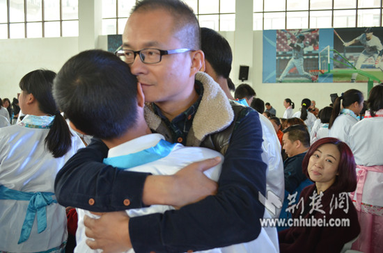 武汉枫叶学校数十名初中学子举行成童礼