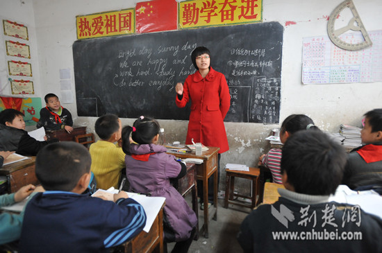 “最执着的志愿者”郎坤 11年不辍伴农民工子女一同成长_内容中心_中国西藏网