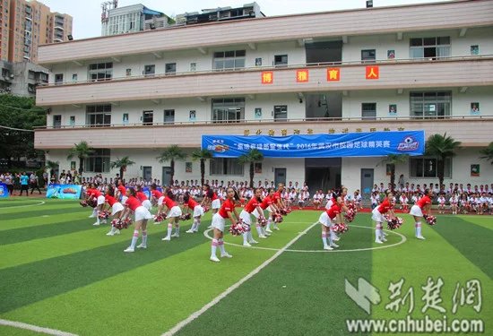 2016年武汉市校园足球精英赛鸣哨开踢 足球小