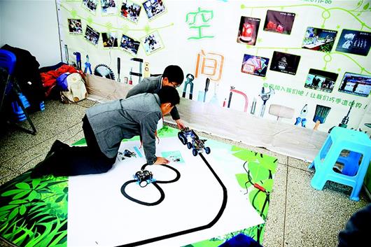 武汉60多所中小学尝鲜创客教育 为孩子们点亮