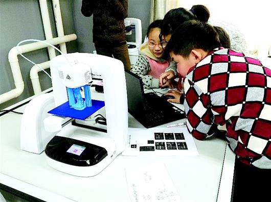 武汉60多所中小学尝鲜创客教育 为孩子们点亮