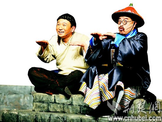 武汉说唱团演绎《一枪拍案惊奇》方言喜剧爆笑