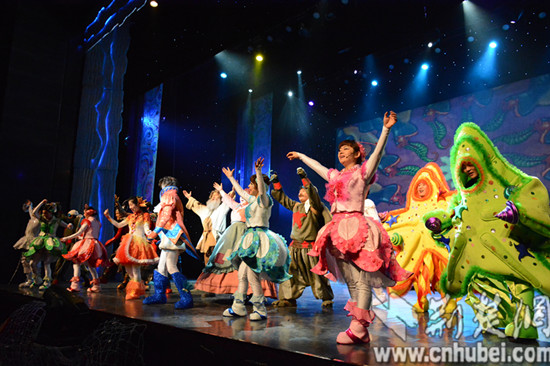 武汉原创童话音乐剧《来自星星的鱼》首演成功