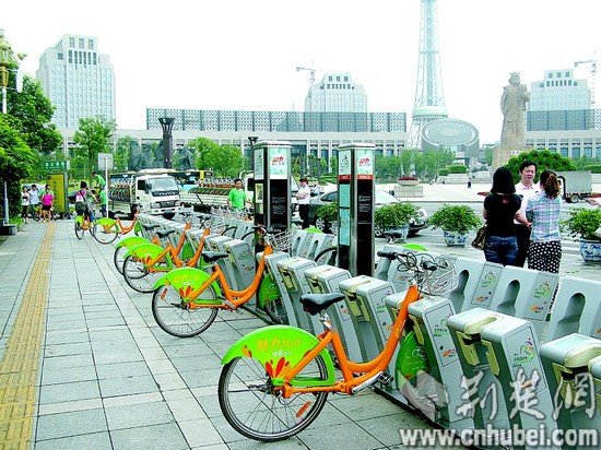 武汉公共自行车要交300元押金租车不便 使用遇