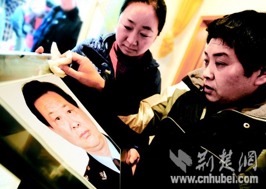 武汉社区民警朱金国倒在工作一线 参警17年从