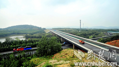 056公里的天子山公路(起于庙山,止于与咸宁交界的湖泗肖家垅)上的重要