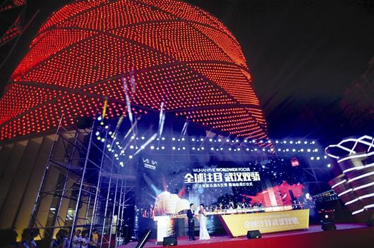 武汉新地标汉秀剧场和万达电影乐园亮灯揭幕