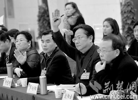 南湖治污追问四年未解决 代表请武汉代市长亲