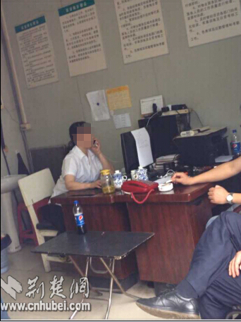 记者暗访武汉多家医院禁烟现状 治安室和楼梯