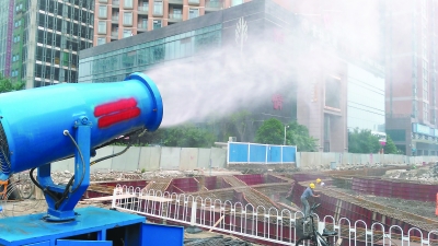 喷淋降尘设备进100个工地 高射风炮为工地"洗澡"