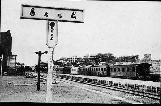 它就是始建于1916年的通湘门车站,也是武昌火车站前身.今日,在春运高