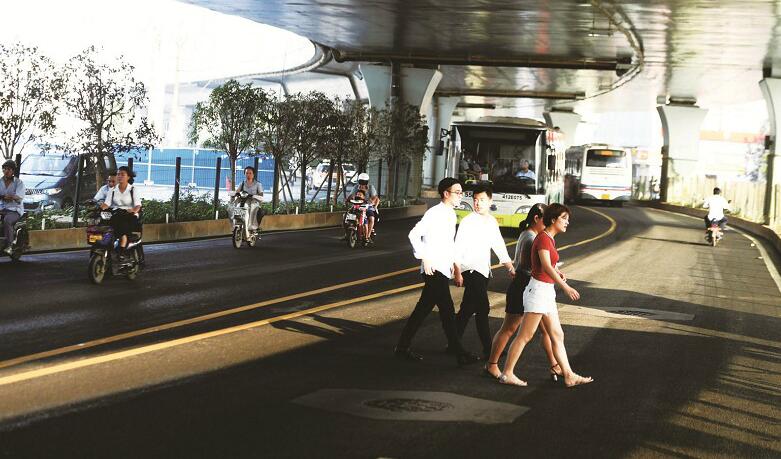 武汉首条BRT车道为啥成了混行道?