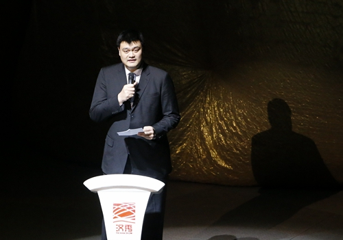 姚明现身武汉 助阵男篮世界杯吉祥物三甲揭晓