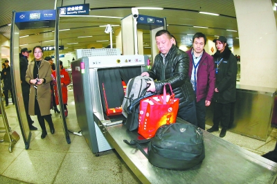 汉口火车站地铁站增设安检机应对高峰 5分钟可
