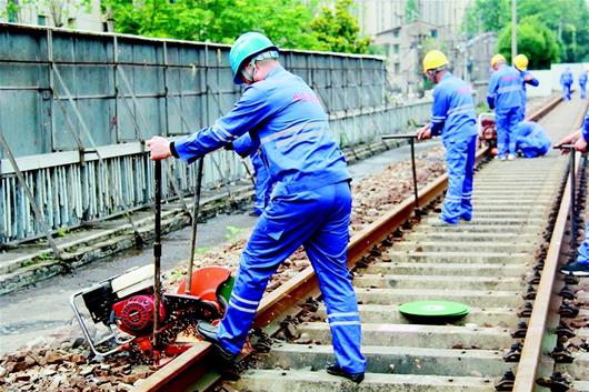 武九铁路北环线开拆拆下的铁轨用于建设武昌生态文化长廊(图2)