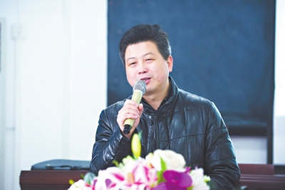 武汉经济技术开发区黄陵中学校长陈必元读我们的中国只抱着课本学孩子