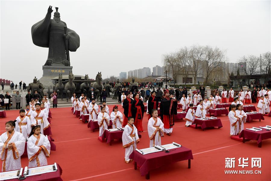 西安学童开笔破蒙体验传统文化