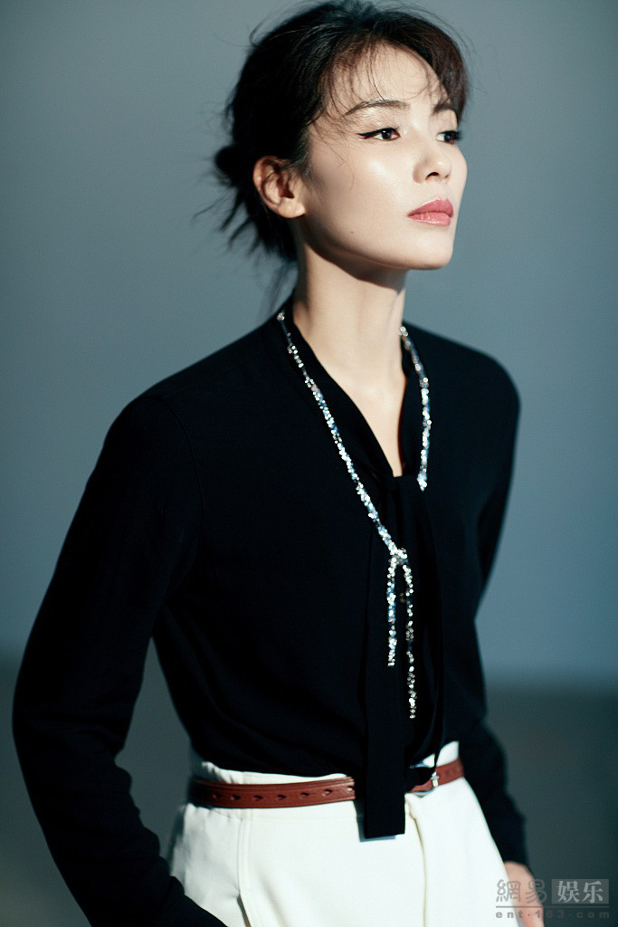 刘涛拍写真风格百变帅气与优雅并存