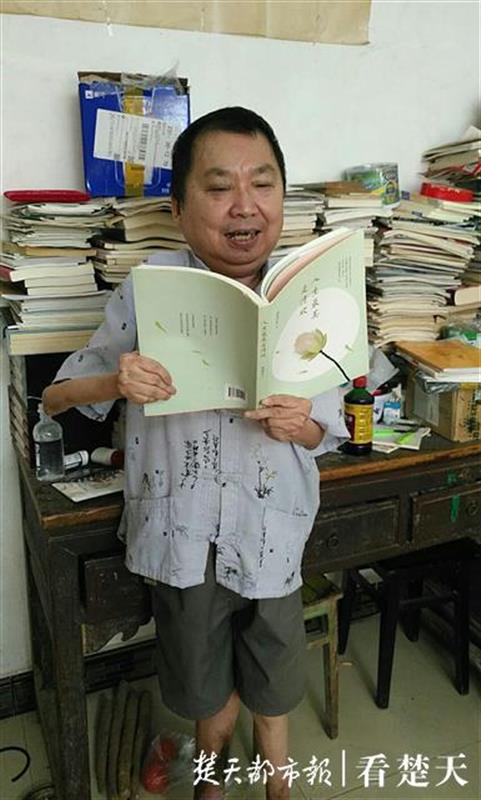 我就能感觉到春天的脚步11日,在大冶殷祖镇五庄村徐太湾,57岁的徐新