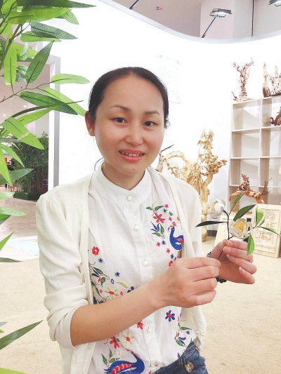 陈广英:英山县非遗传承人(英山缠花)
