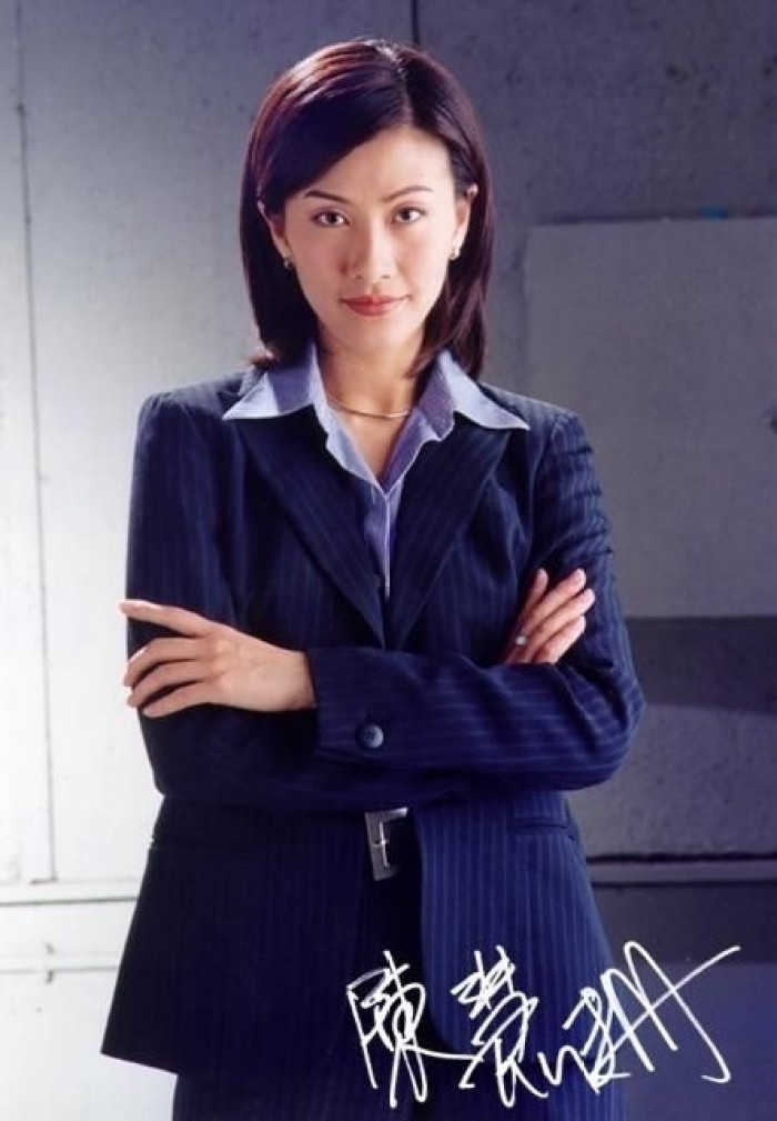 近日,陈慧珊和老公钟家鸿自制节目《放学后》举行首映,女儿钟律然现身