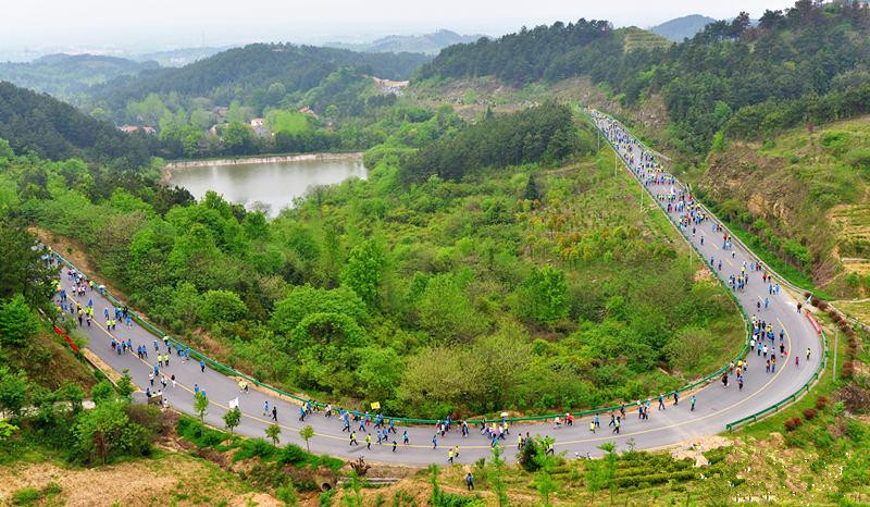新洲红色旅游公路  通讯员 吴毅摄据了解,比赛当天,在问津书院广场,还