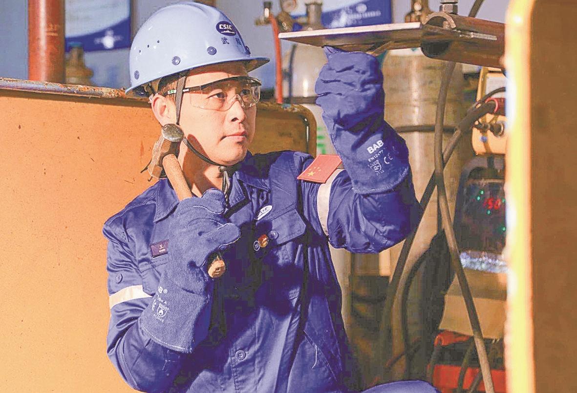 潜心钻研练就绝活 平凡岗位锻造不凡