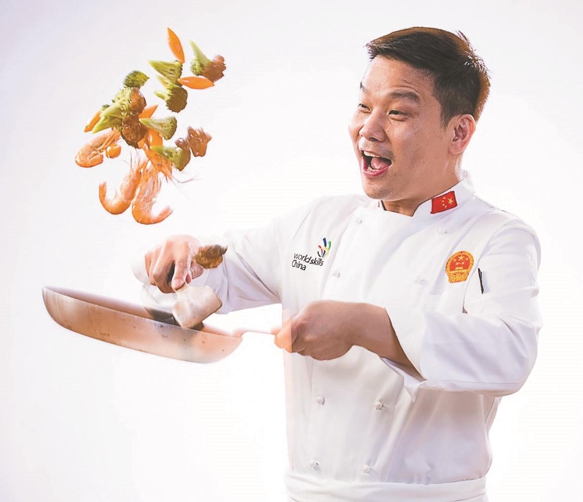 为练绝活日均宰杀30斤鳝鱼楚菜大厨 邹志平随着孙宏杰的名气越来越大