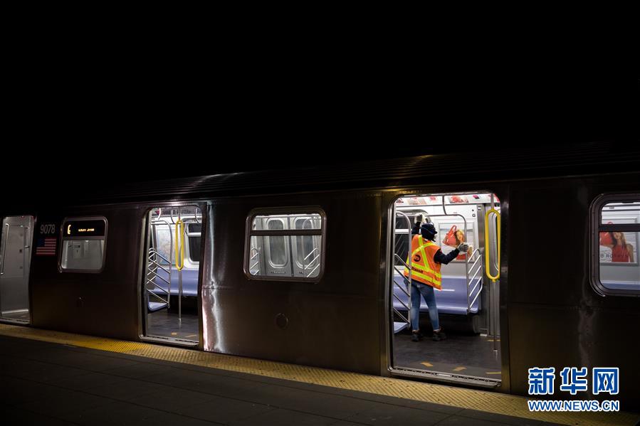 纽约地铁夜间暂停运营 开始每天消毒