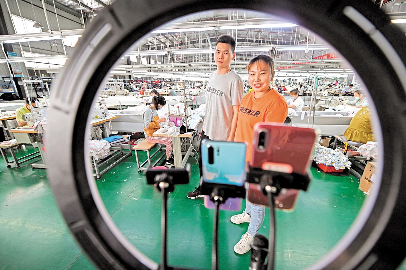 "带货直播"走进企业车间