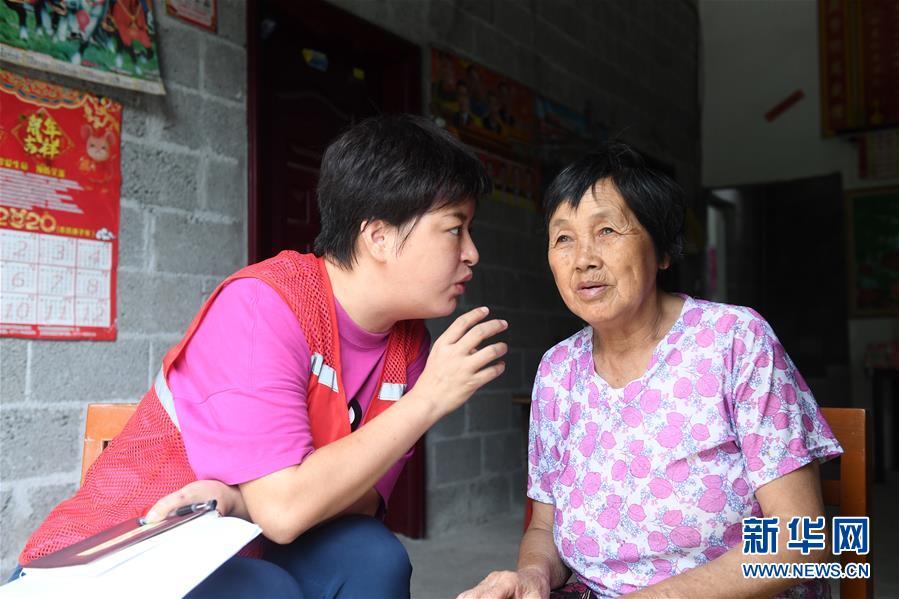 "脱贫攻坚不获全胜决不收兵—带着母亲儿女驻村扶贫的第一书记