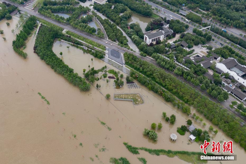 长江南京段水位持续上涨最高水位破10米