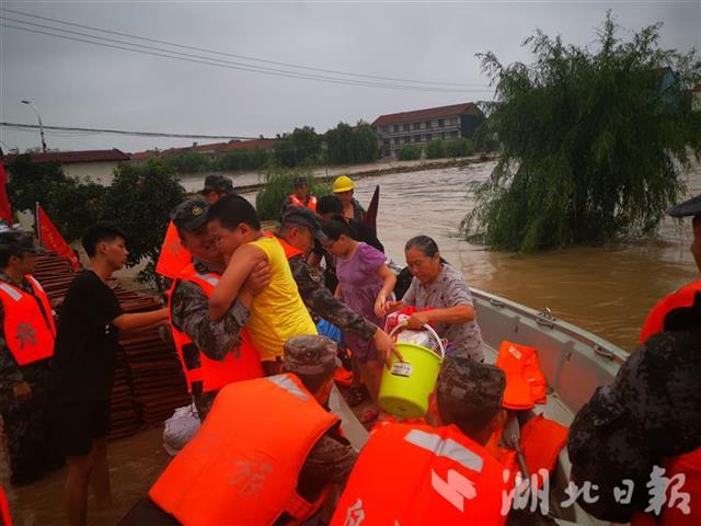 中部战区舟桥旅黄冈图片