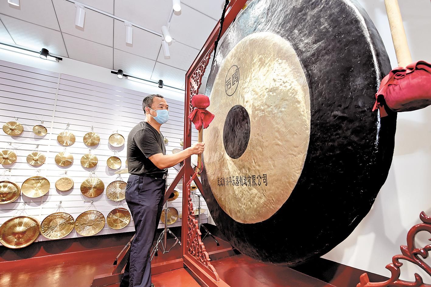 武汉锣出口40多个国家和地区,成为世界知名交响乐团青睐的中国乐器