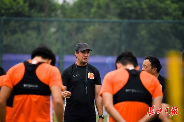 卓尔主帅何塞:为球员的表现自豪