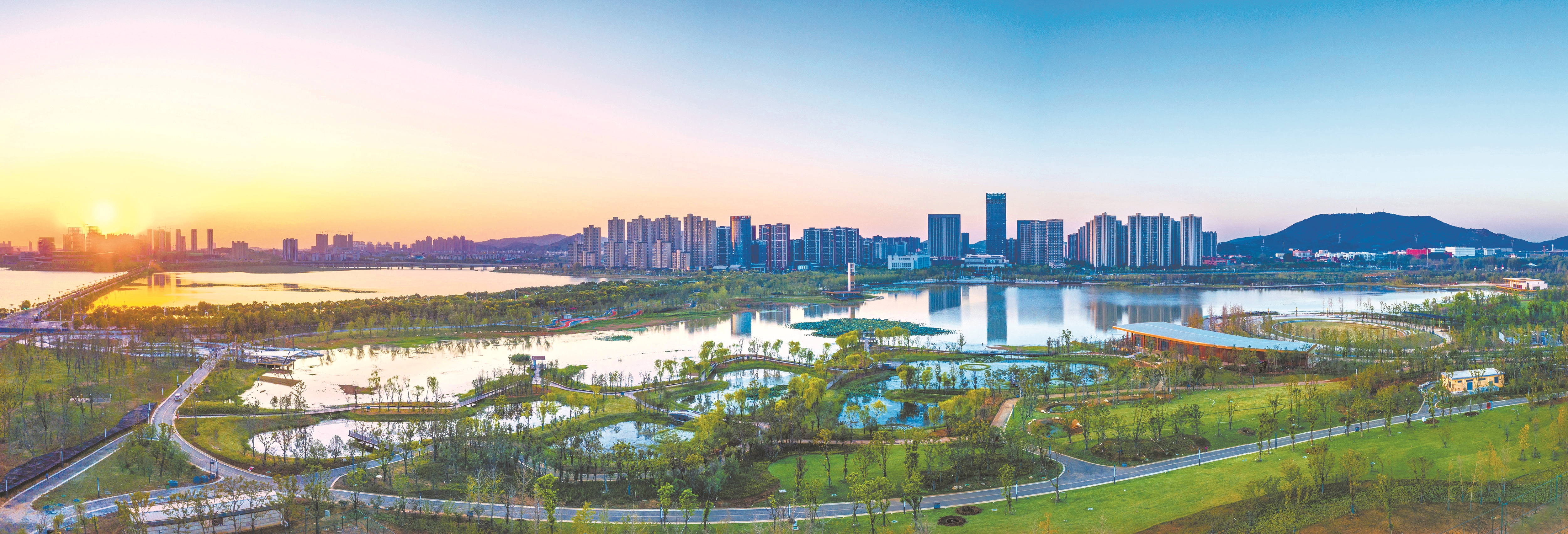 武汉新城区中最大的公园——江夏中央大公园    王运良摄美丽的斧头湖