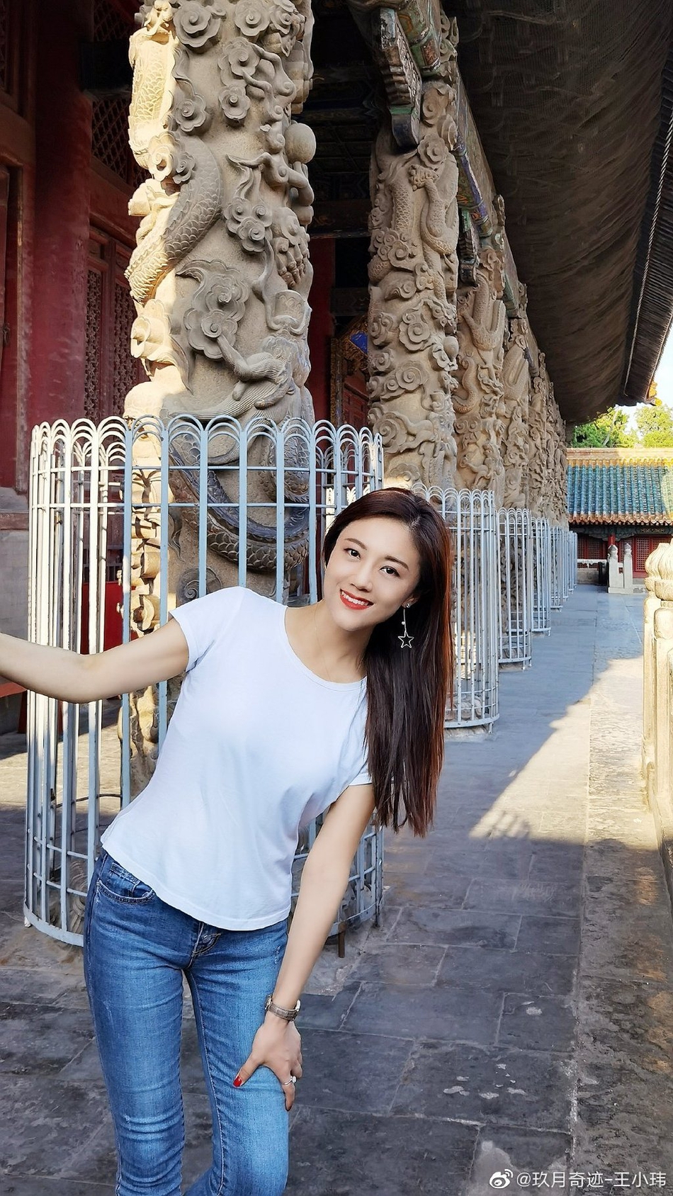 玖月奇迹王小玮近照曝光 穿白t简约大方