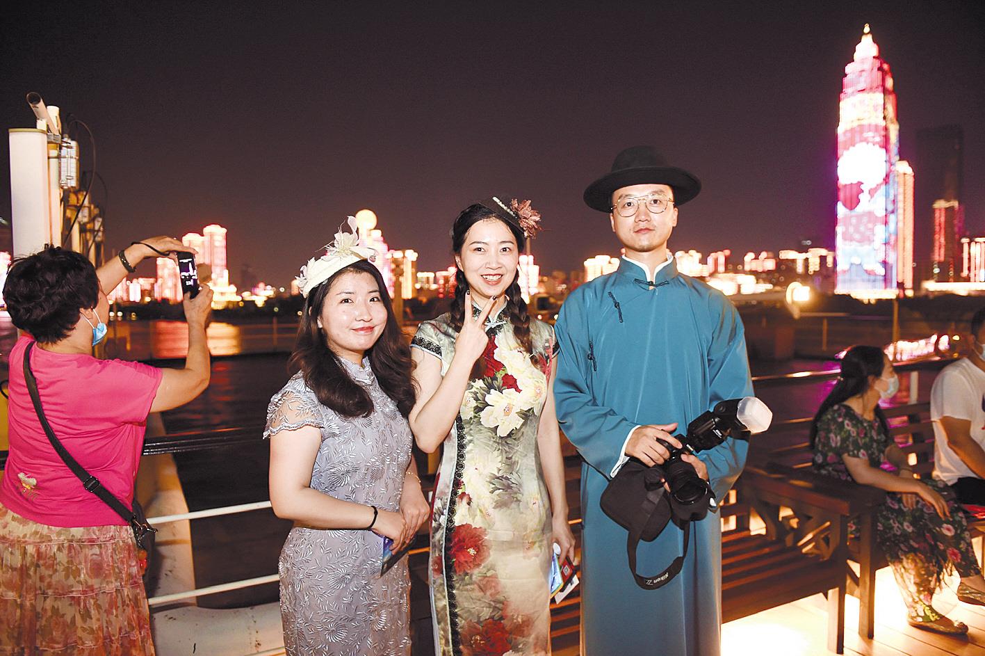 武汉:"知音号"复航迎客