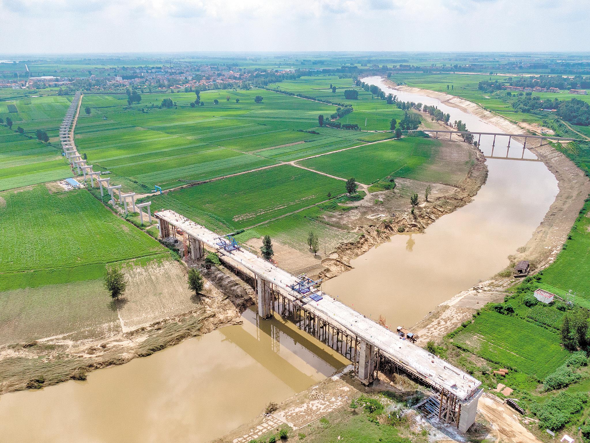 襄阳316省道唐河特大桥主跨合龙