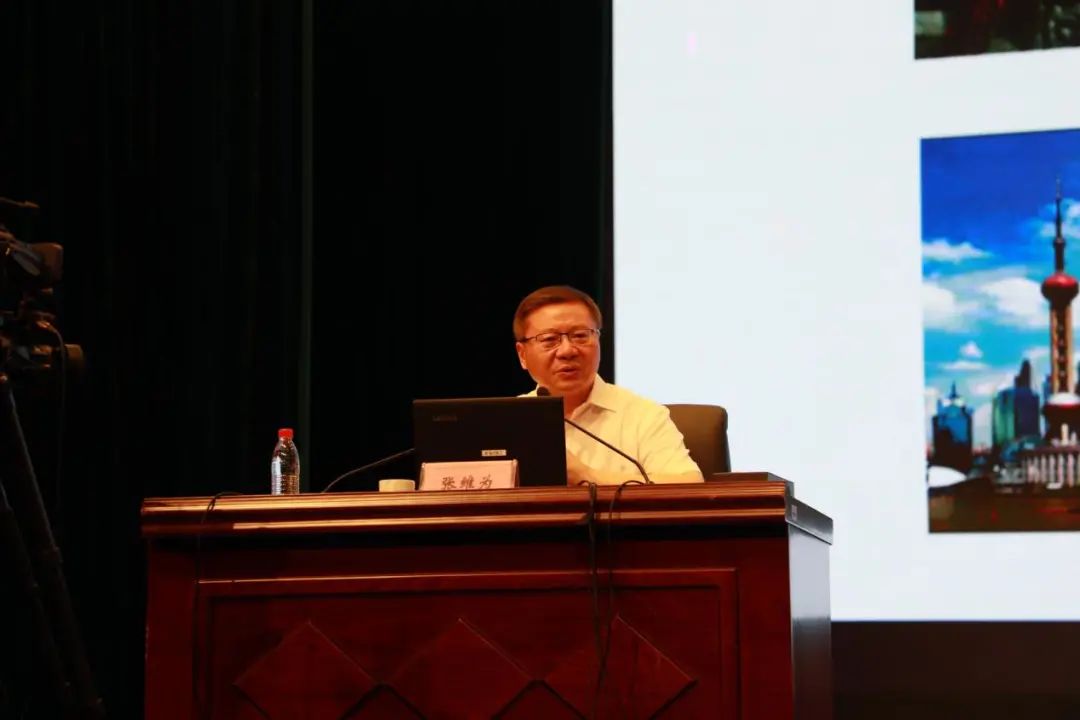 教授,博导,中国人民大学中国对外战略研究中心主任金灿荣,为