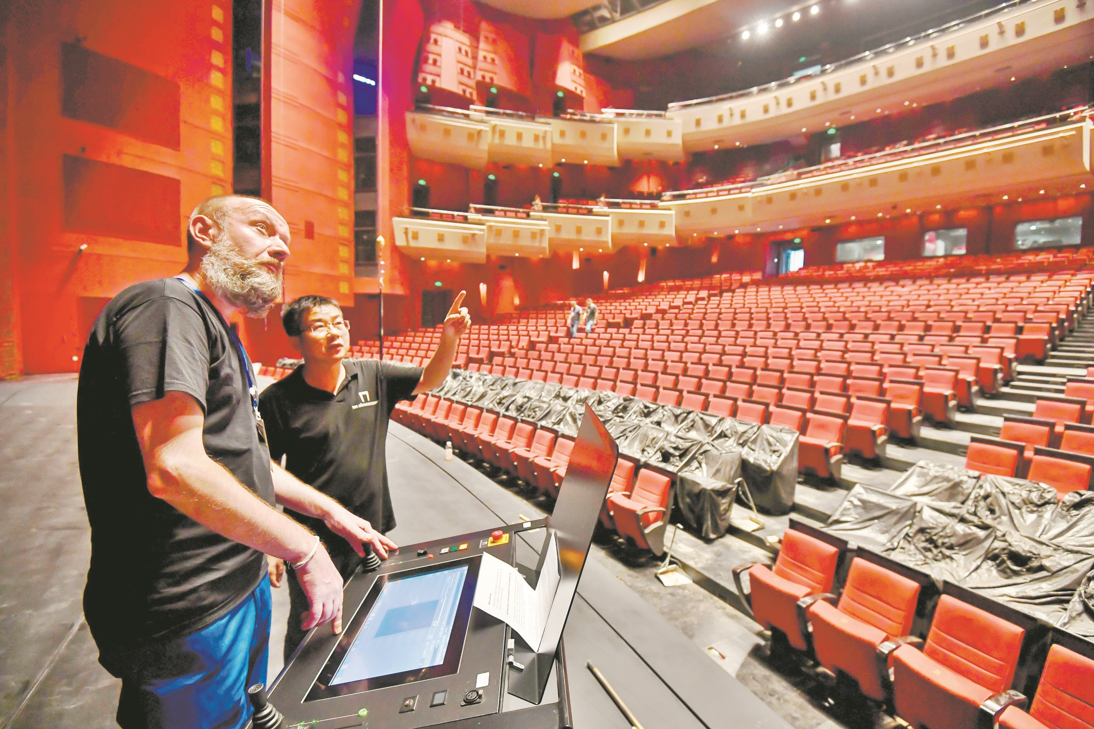 琴台大剧院翻修工程进入核心阶段 德国工程师漂洋过海来汉调舞台