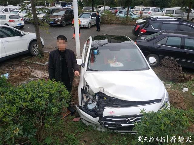 民警查扣肇事車 武漢礄口辦案交警介紹,其實傷者小徐的傷情輕微,目前