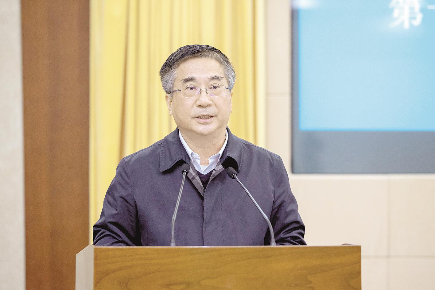 全国政协委员    中国科学院院士    王焰新