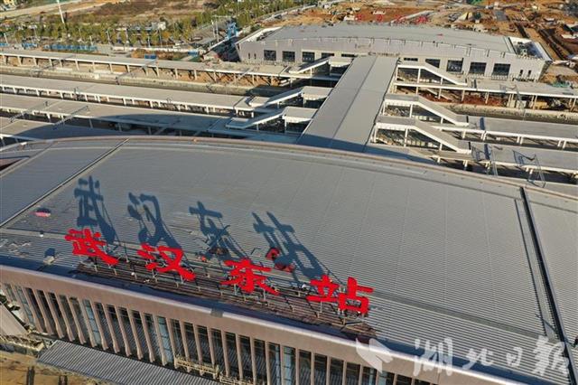 武汉东,"站"起来了(图)