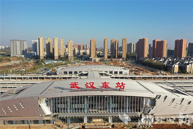 武汉东,"站"起来了(图)