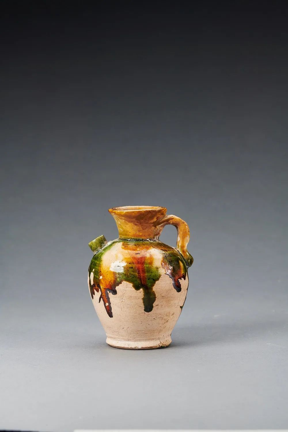 一般文物25件,质地包括瓷器,陶器,石器,铜器等,时间跨度从春秋战国到